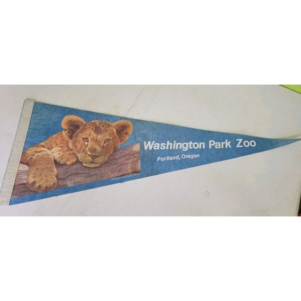 VINTAGE WASHINGTON PARK ZOO PORTLAND OREGON TRAVEL SOUVENIR FELT PENNANT 1970s